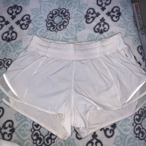 Lululemon hotty hot 2.5 shorts
